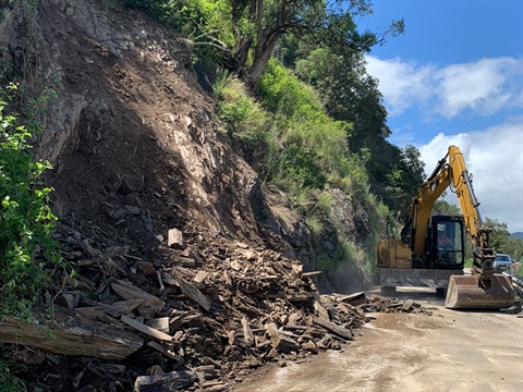 A landslip on Armidale Road 22 Jan 2022