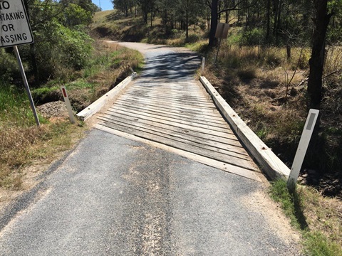 Oaky-Creek-Bridge-looking-west