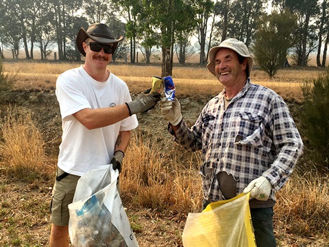 Clean Up Australia Day pair of volunteers