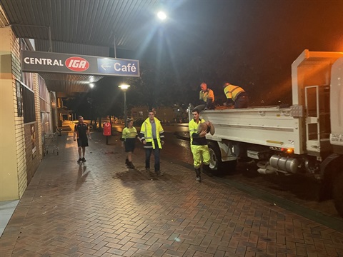 Council workers sandbagging in CBD