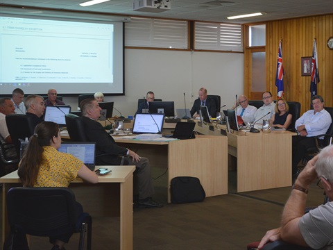 Council-meeting-councillors-800px.jpg